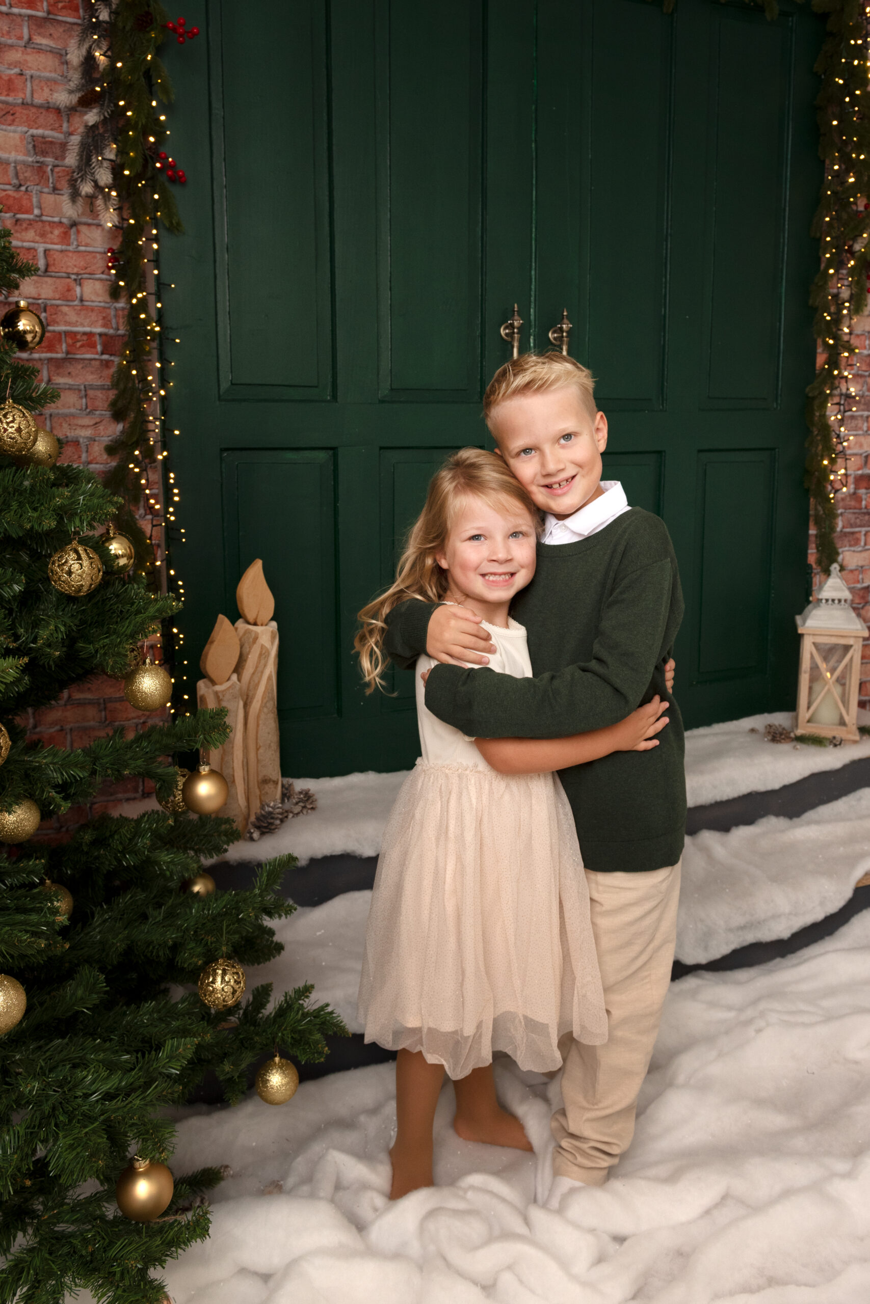 Weihnachtsfotos im winterlichen Set bei Renate Gumpenberger Fotografie
